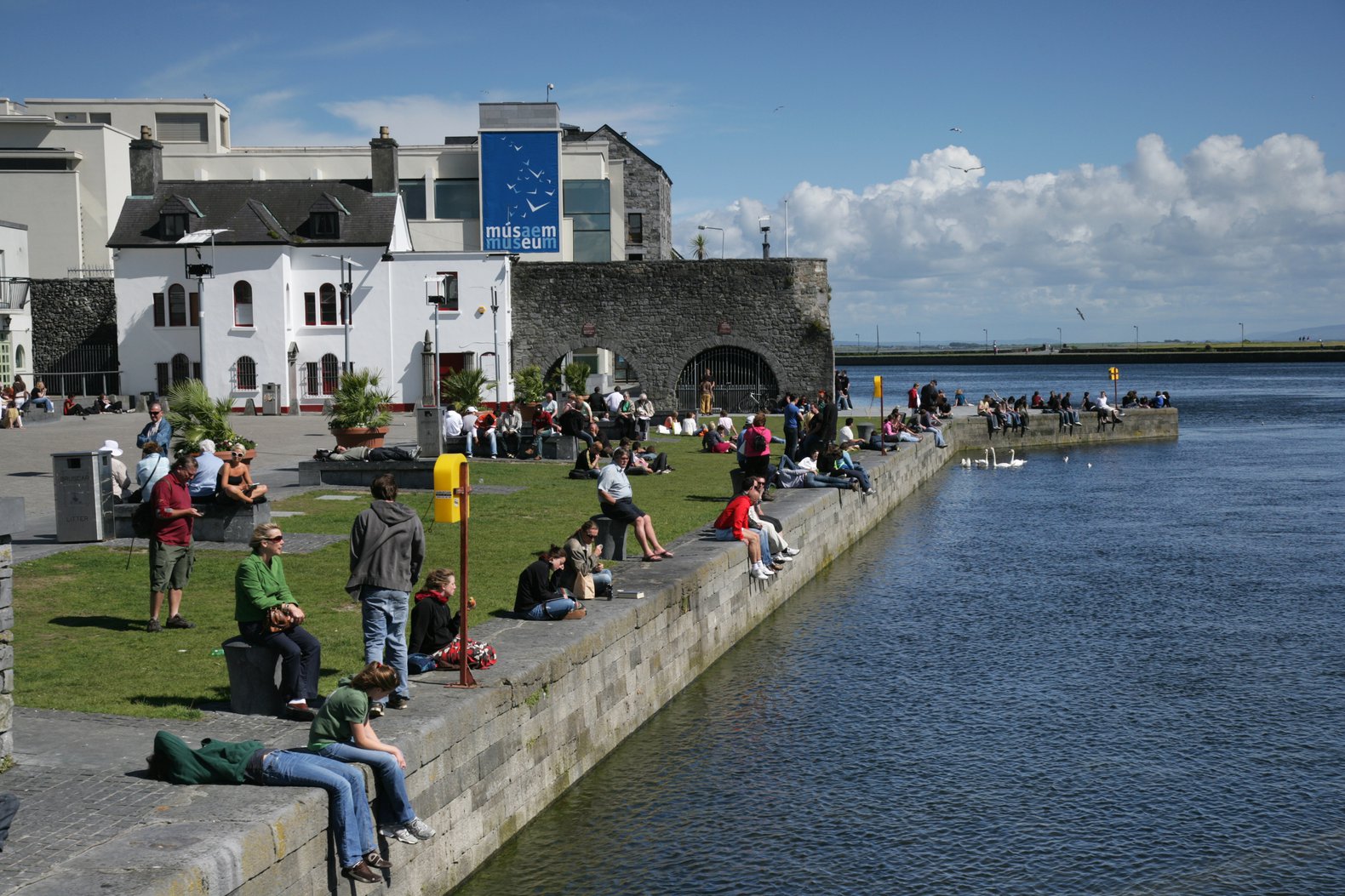 Galway vs Dublin / Whats on in Galway